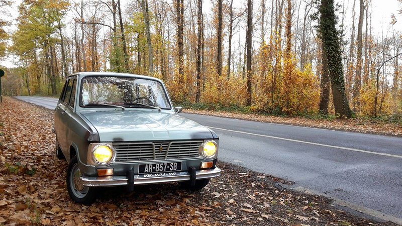 Renault R6 automne4.jpg